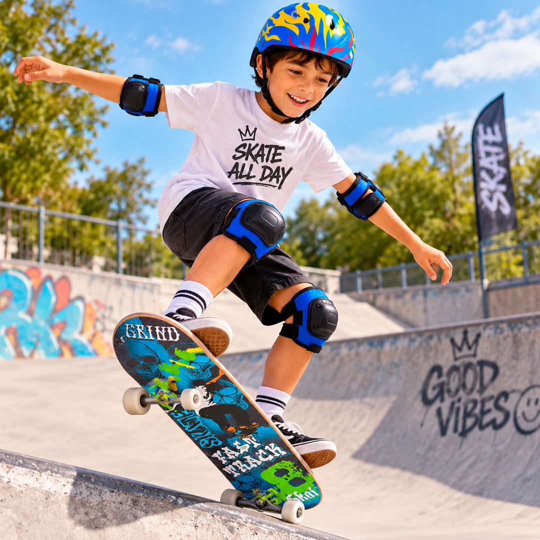 Patineta Skateboard Infantil con Casco y Protecciones 83 cm